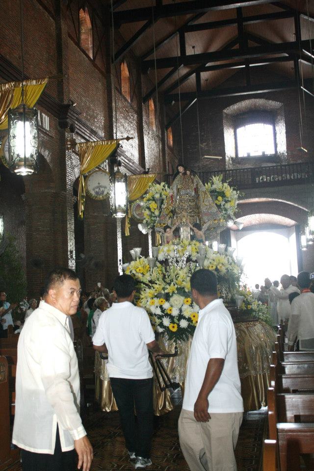 The Entrance of Nana Pilar and its Crowns (2)